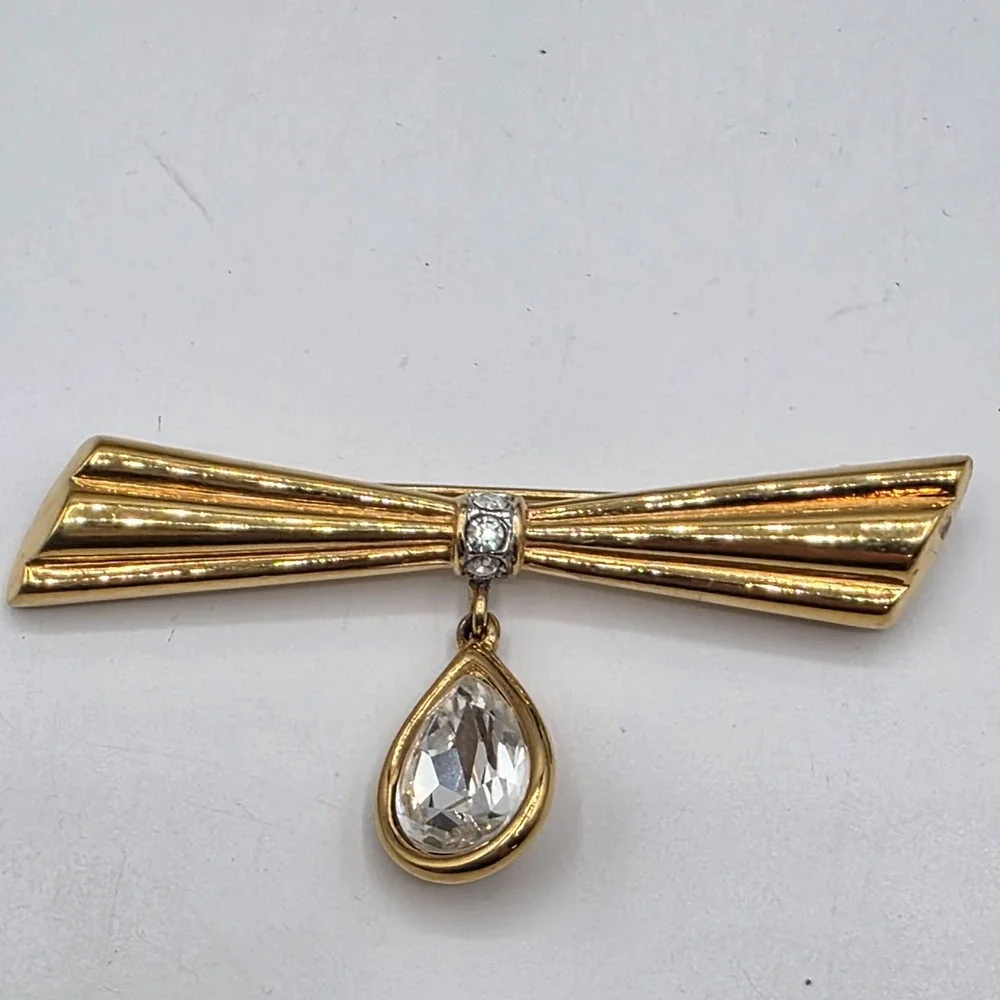 Monet‎ Gold Tone Bow Brooch with Teardrop Crystal Dangle Pin Vintage Signed
